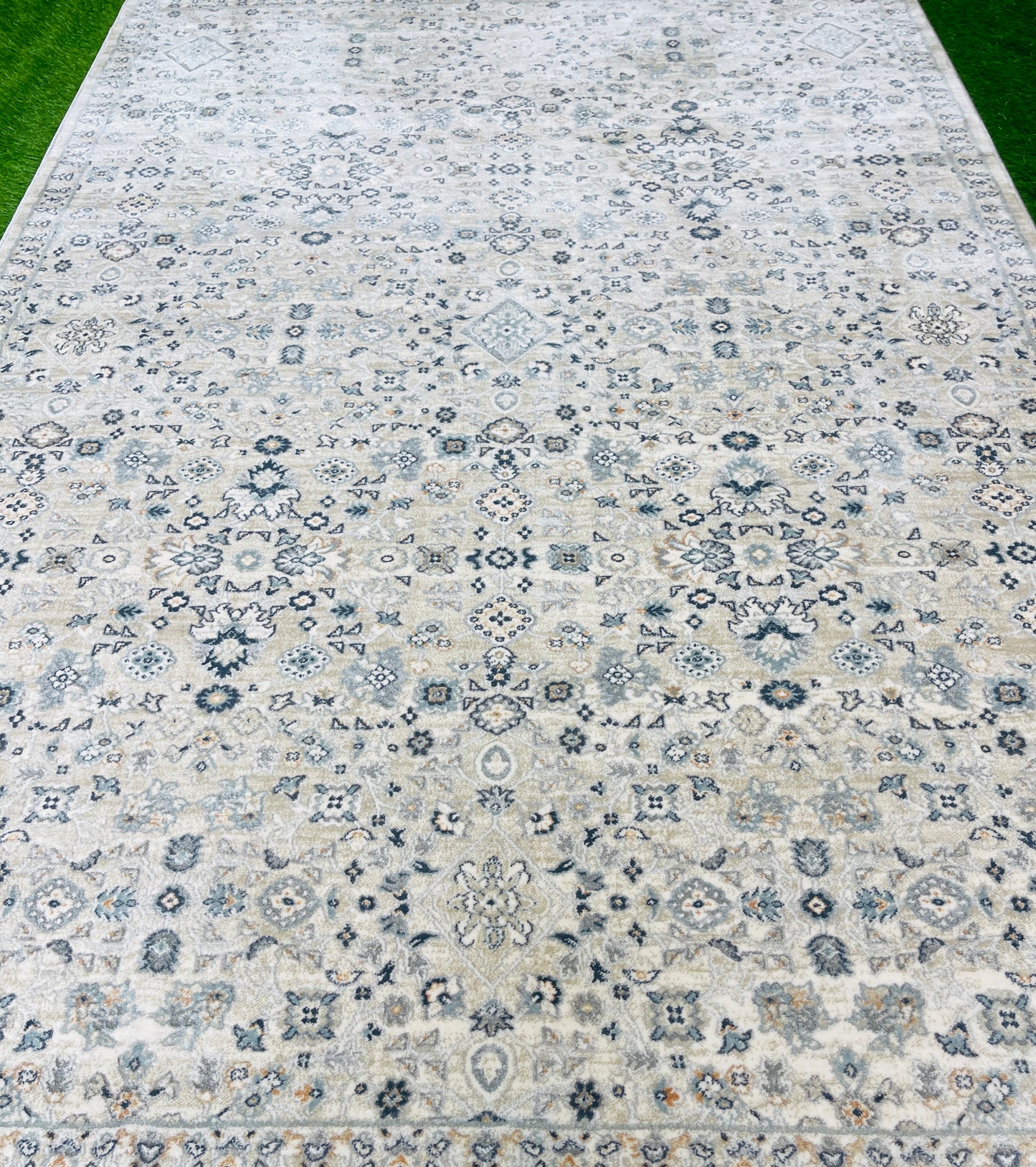 Timeless Ivory Beige Luxe Rug - 160x230cm (5.3x7.7)feet